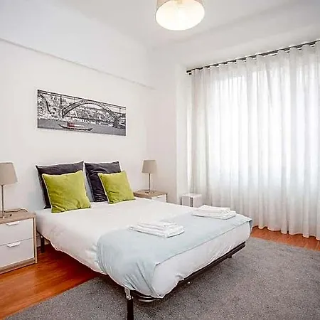 Liiiving In Light Spacious 4* بورتو